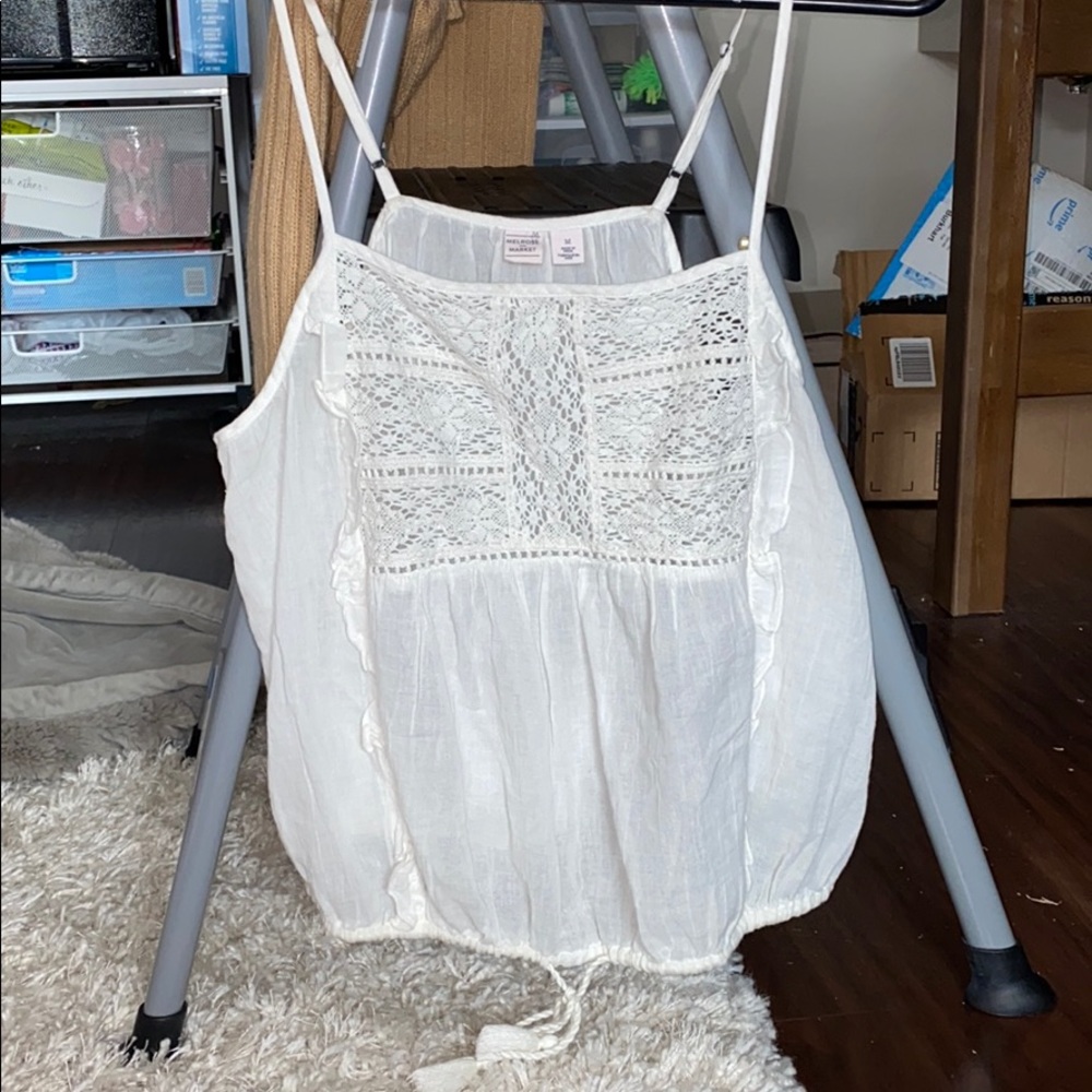 White, tied tank top!